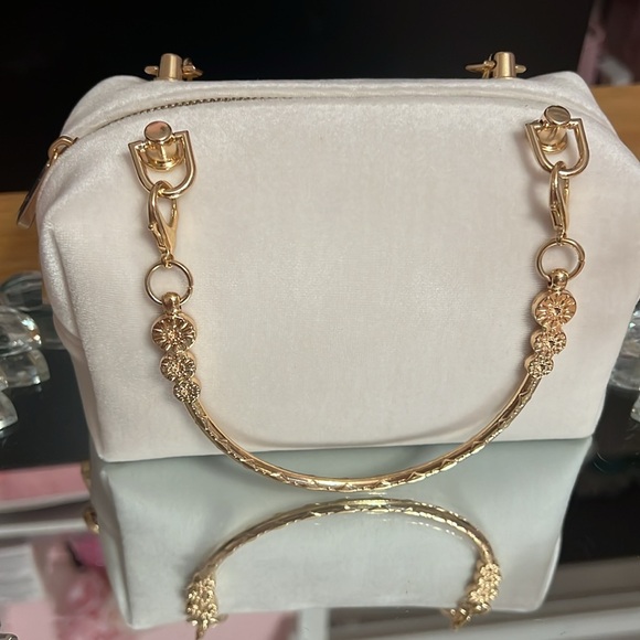 ⭐️Dior  Pouch with Double Zipper and Gold Handles Attached - Picture 6 of 11